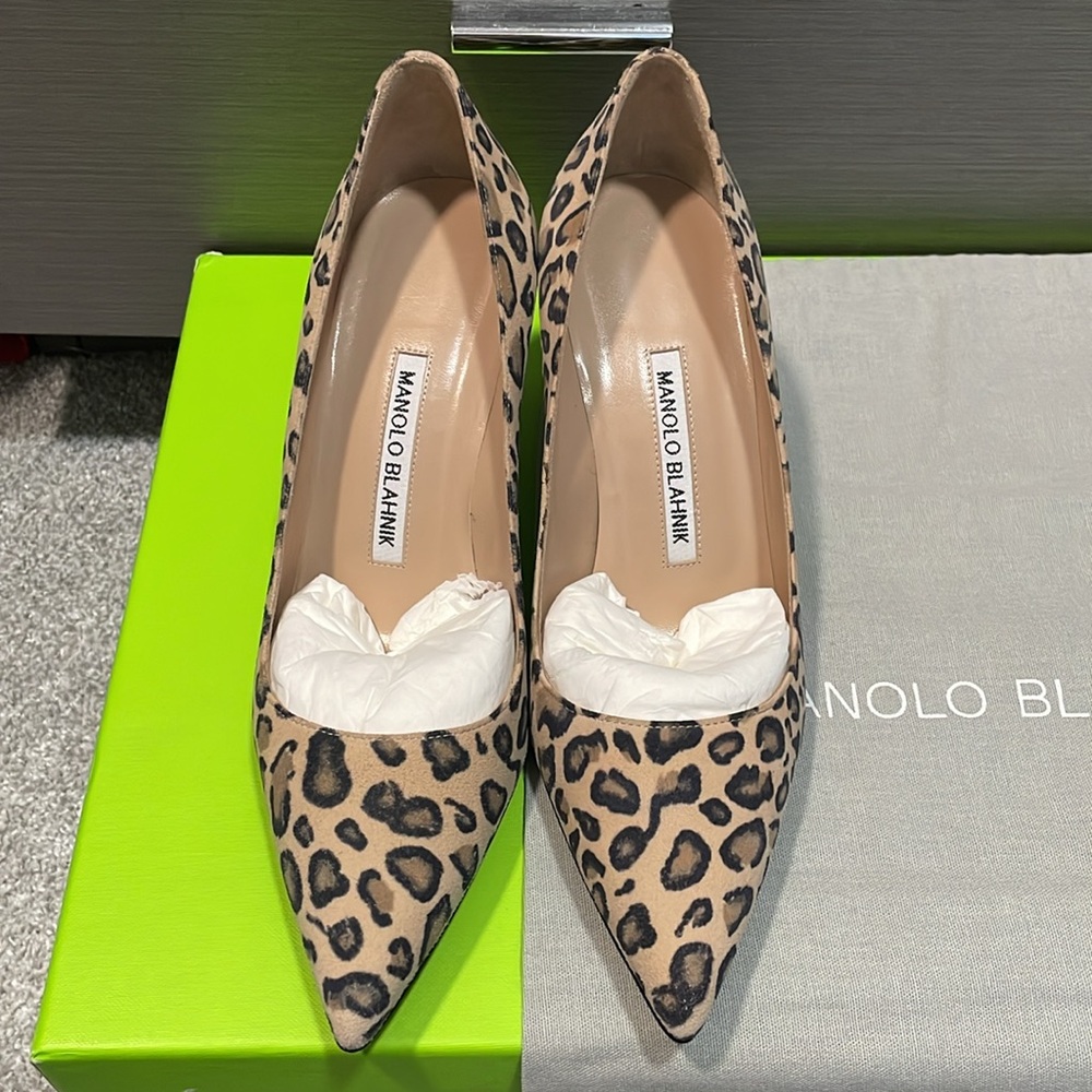 Manolo Blahnik leopard suede heels - Picture 7 of 13